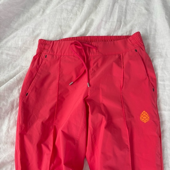 Stio SMALL PTV Jogger Coral Red Pink zipped ankle cuff - Picture 3 of 10